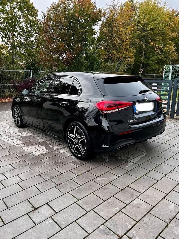 Gebraucht Mercedes A250 218 PS (160 kW) 2021 Schwarz Kleinwagen