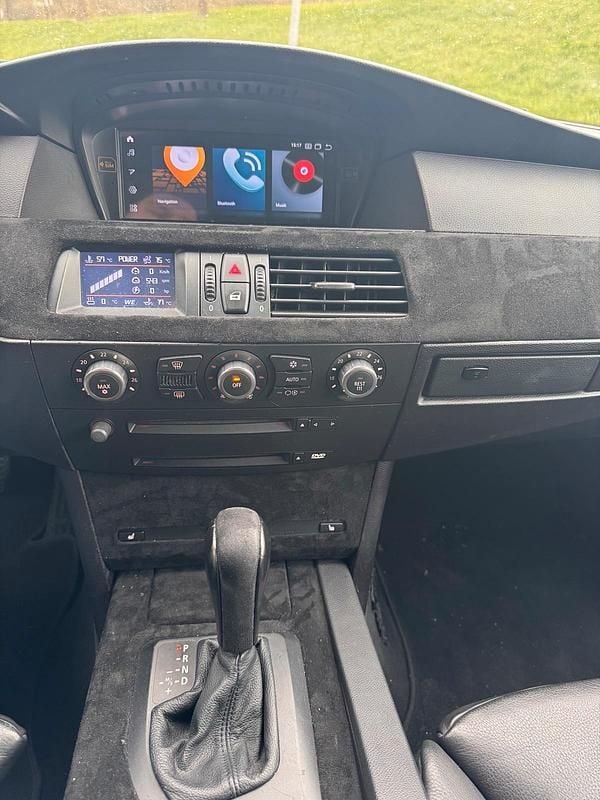 Gebraucht BMW 545 333 PS (244 kW) 2005 Silber Kombi