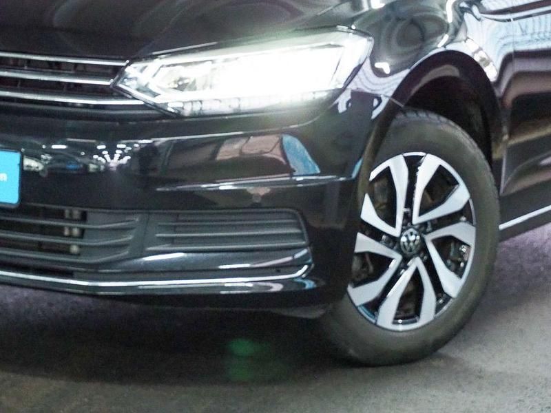 Gebraucht VW Touran Active 150 PS (110 kW) 2021 Deep black perleffekt Van / Kleinbus