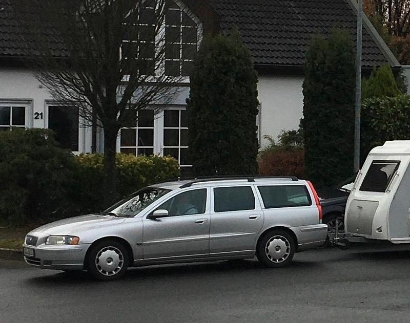 Silber Gebraucht 2004 Volvo V70 Kombi | 2.500 € (Superpreis) - Bild 1/4