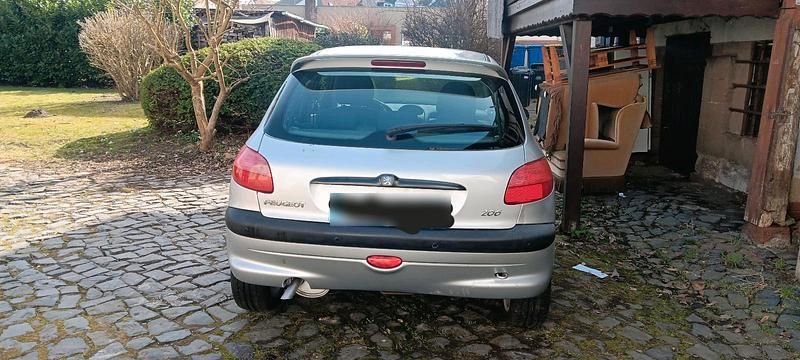 Gebraucht Peugeot 206 75 PS (55 kW) 2001 Silber Kleinwagen