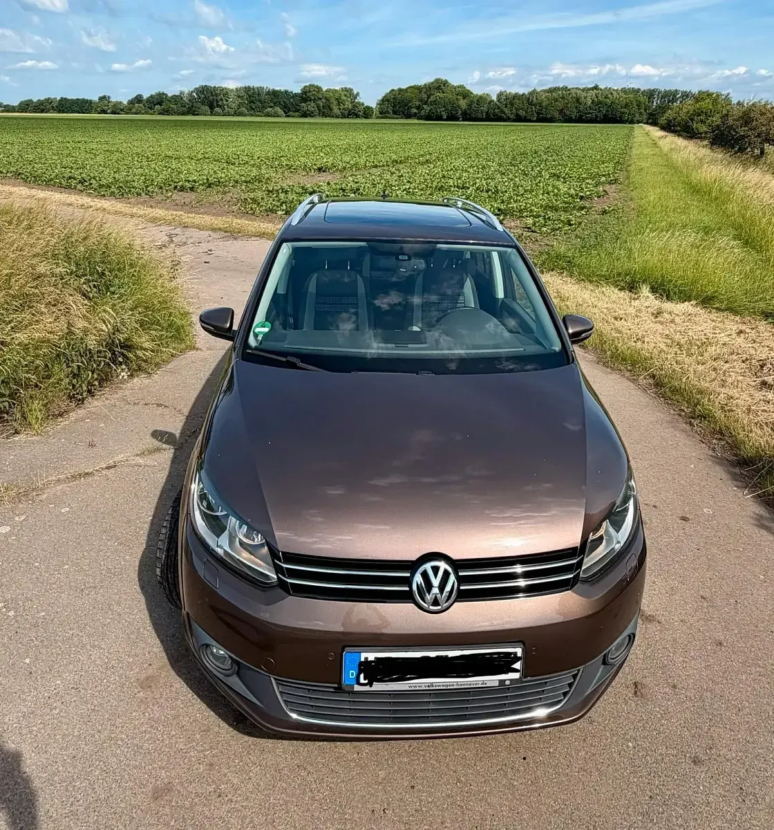 Gebraucht VW Touran Life 140 PS (102 kW) 2013 Braun Van / Kleinbus