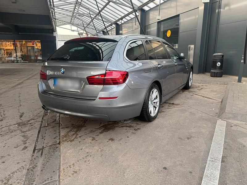 Gebraucht BMW 520 190 PS (139 kW) 2016 Silber Kombi