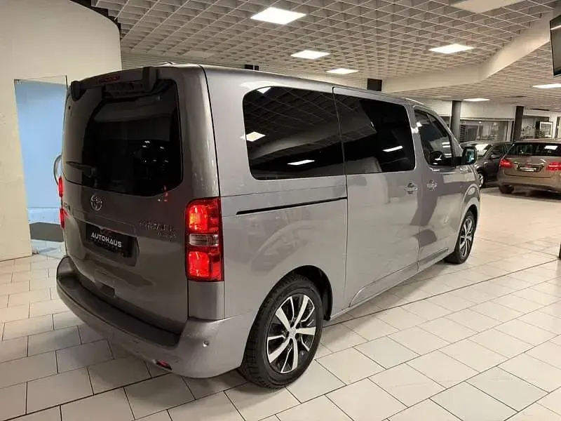 Gebraucht Toyota Proace Verso Team 177 PS (130 kW) 2024 Grau Kombi