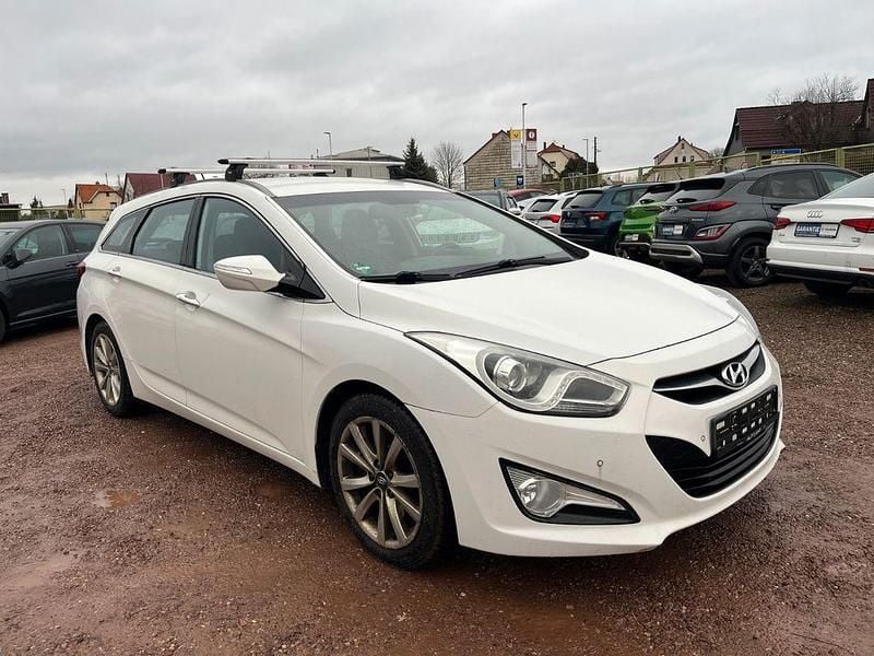 Weiß Gebraucht 2012 Hyundai i40 Kombi | 3.400 € (Fairer Preis) - Bild 1/4