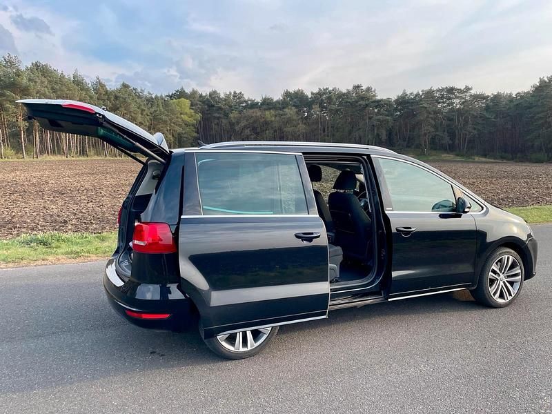 Schwarz Gebraucht 2012 VW Sharan Style Van / Kleinbus | 12.900 € (Fairer Preis) - Bild 1/4
