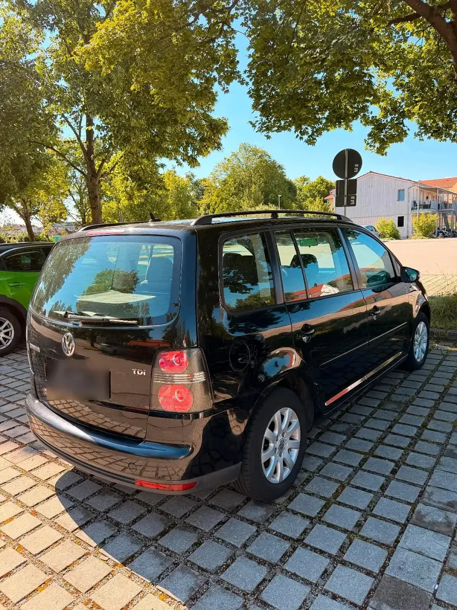 Gebraucht VW Touran 105 PS (77 kW) 2010 Schwarz Van / Kleinbus