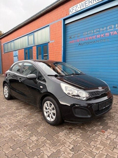 Schwarz Gebraucht 2013 Kia Rio Kleinwagen | 4.400 € (Fairer Preis) - Bild 1/4