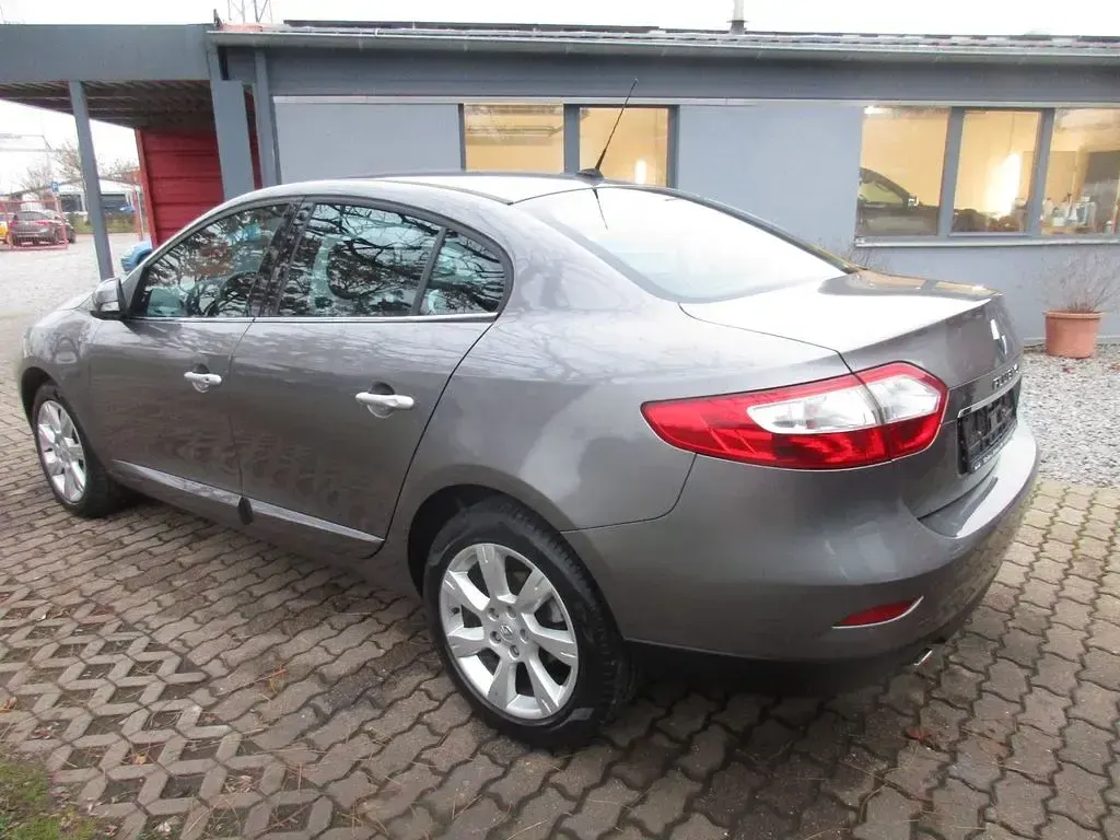 Brugt Renault Fluence Dynamique 110 HK (80 kW) 2011 Grå Sedan