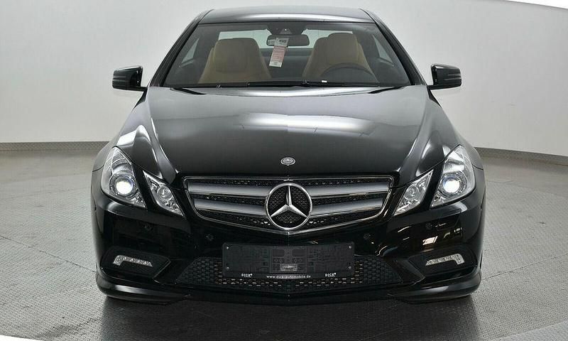 Gebraucht Mercedes E220 AMG 170 PS (125 kW) 2011 Schwarz Coupé