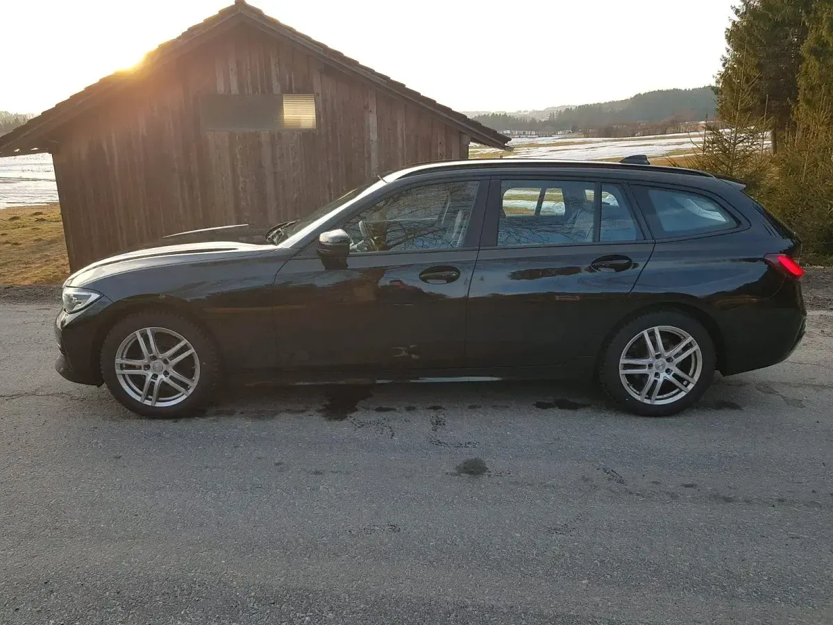 Gebraucht BMW 318 M Sport 150 PS (110 kW) 2021 Schwarz Kombi