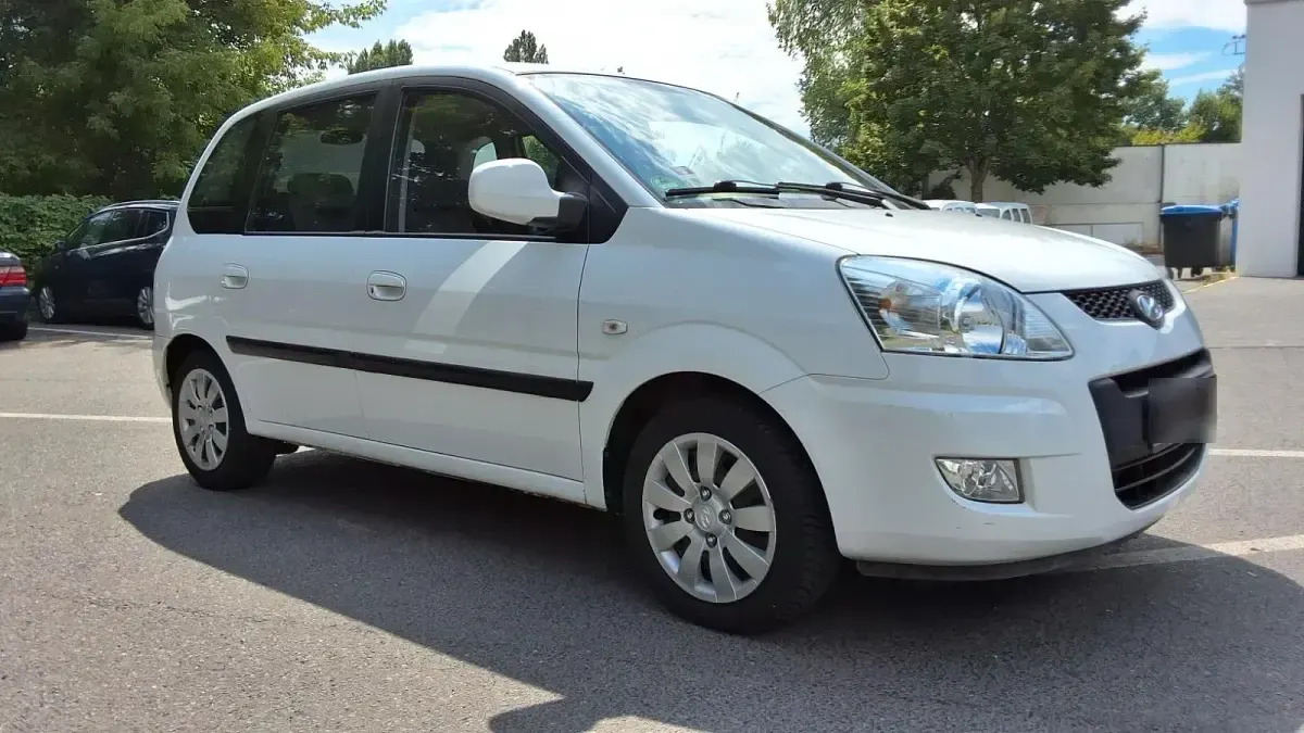 Gebraucht Hyundai Matrix 103 PS (75 kW) 2009 Weiß Van / Kleinbus