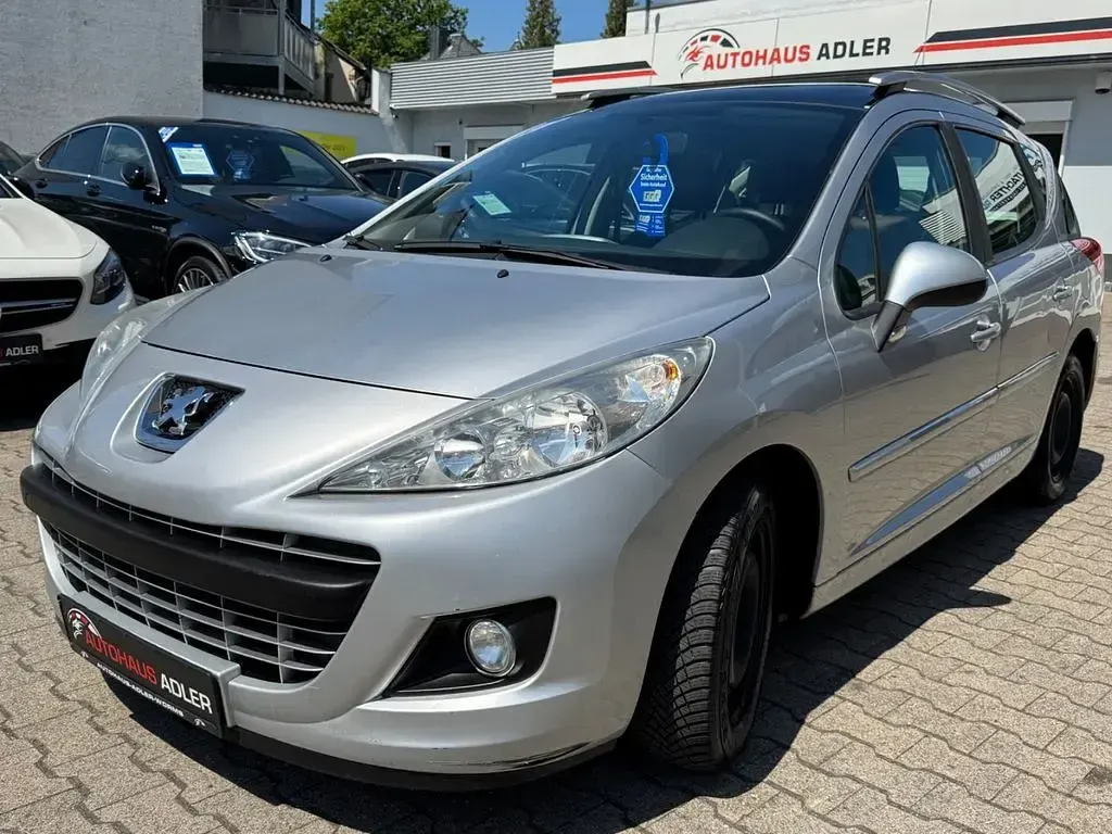 Gebraucht Peugeot 207 Tendance 92 PS (67 kW) 2011 Silber Kombi