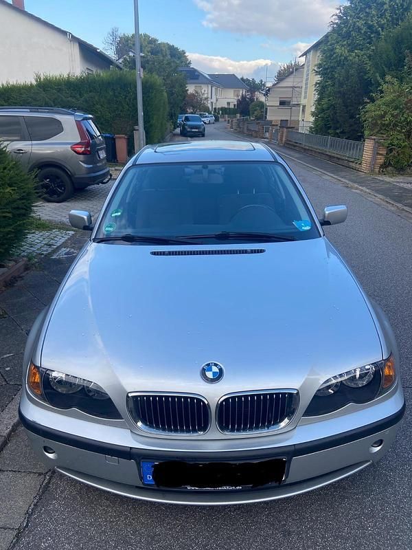 Silber Gebraucht 2005 BMW 316 Limousine | 2.100 € (Fairer Preis) - Bild 1/4