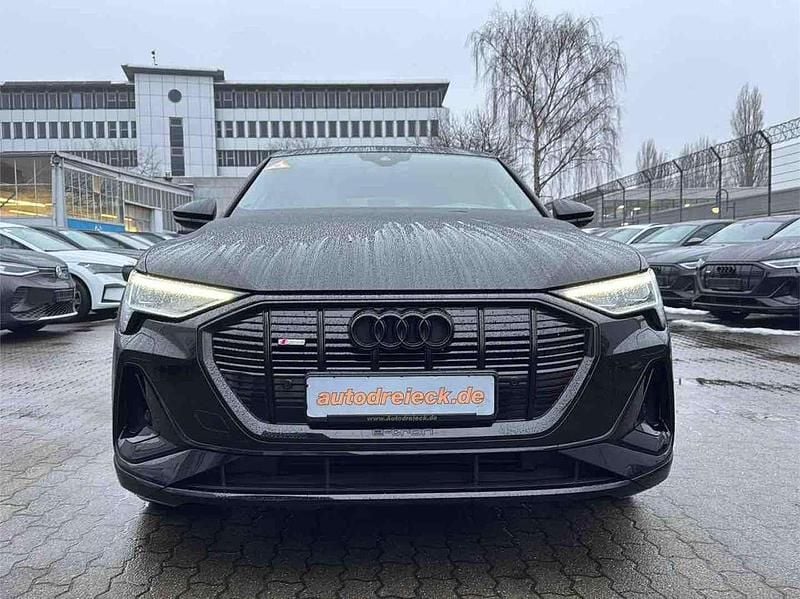 Gebraucht Audi e-tron Black Edition 300 kW (408 PS) 2022 Mythosschwarz metallic SUV