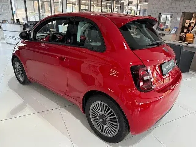 Neu Fiat 500 Icon 65 PS (47 kW) 2026 Rot Kleinwagen
