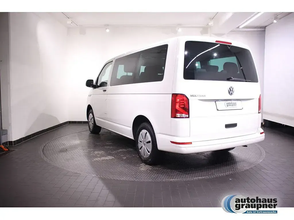 Gebraucht VW Multivan Family 150 PS (110 kW) 2022 Weiss / candy weiss Van / Kleinbus