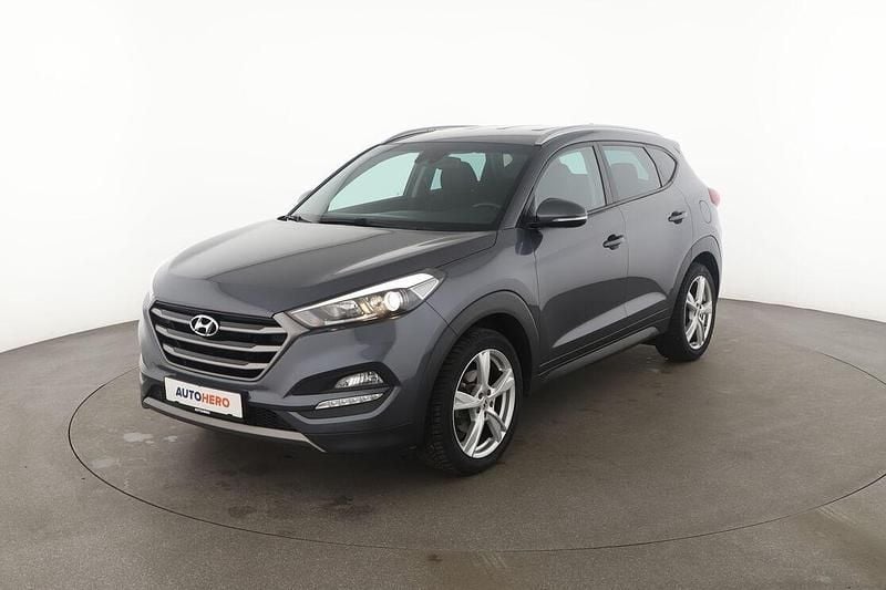 Grau Gebraucht 2015 Hyundai Tucson Intro Edition SUV | 14.950 € (Fairer Preis) - Bild 1/3