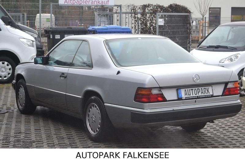 Gebraucht Mercedes 230 132 PS (97 kW) 1989 Silber Coupé
