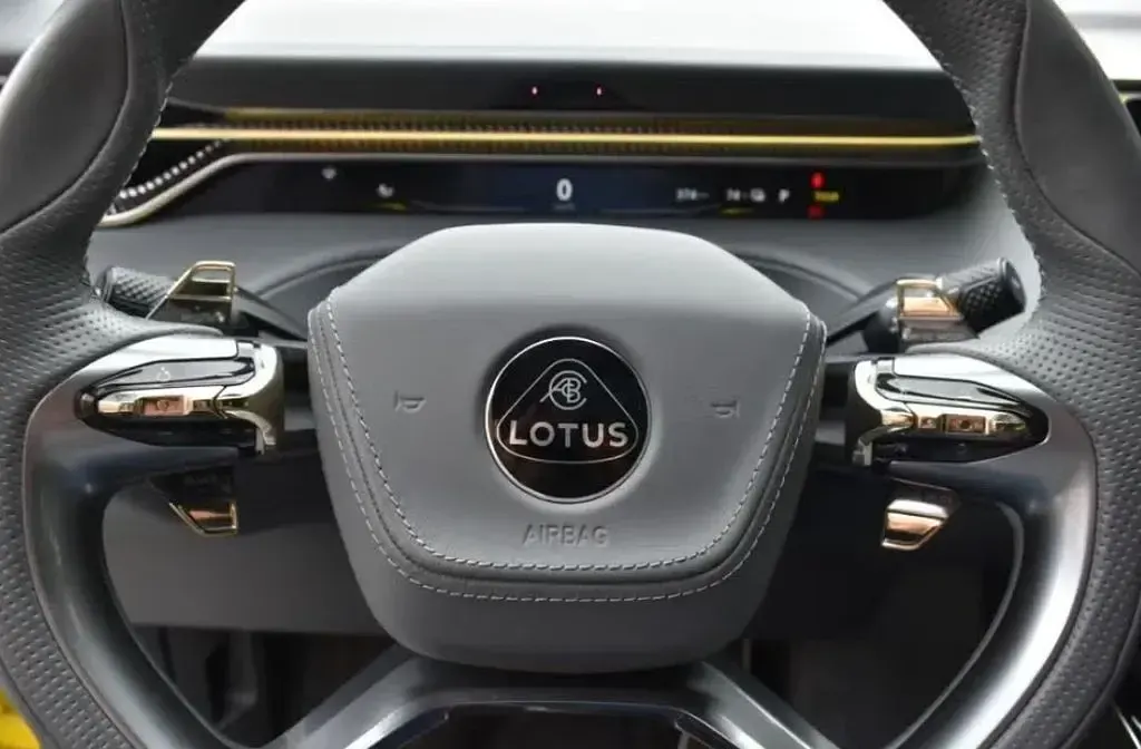 Używany Lotus Eletre 450 kW (612 KM) 2023 Żółty SUV
