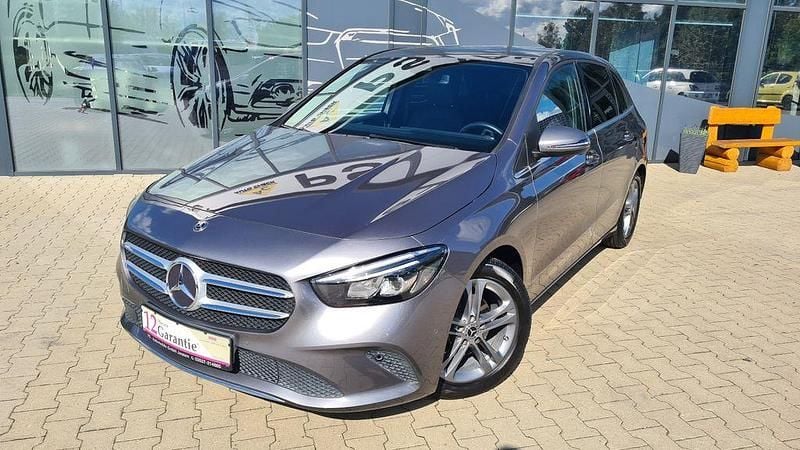 Grau Gebraucht 2019 Mercedes B180 Van / Kleinbus | 19.900 € (Guter Preis) - Bild 1/4