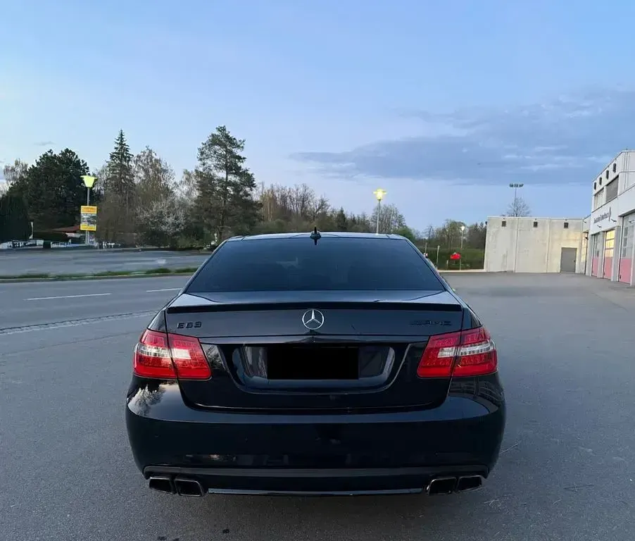 Gebraucht Mercedes E63 AMG AMG 525 PS (386 kW) 2011 Schwarz Limousine