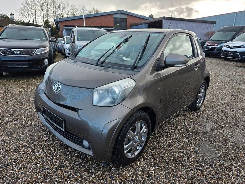 Braun Gebraucht 2010 Toyota iQ Basis Kleinwagen | 3.499 € (Superpreis) - Bild 1/4