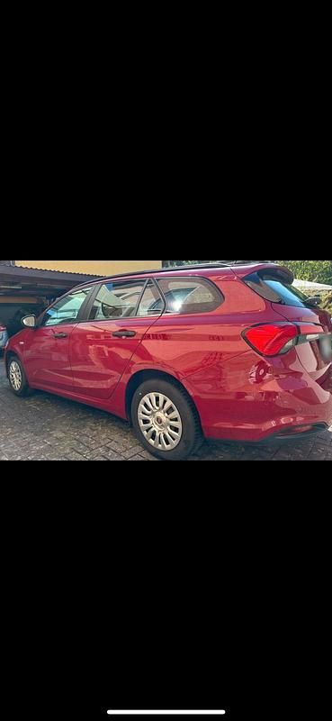 Gebraucht Fiat Tipo 95 PS (69 kW) 2017 Rot Kombi