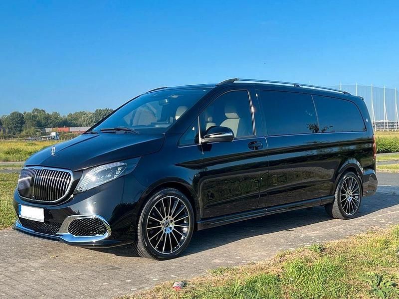 Schwarz Gebraucht 2023 Mercedes V220 Business Van / Kleinbus | 72.500 € (Superpreis) - Bild 1/4