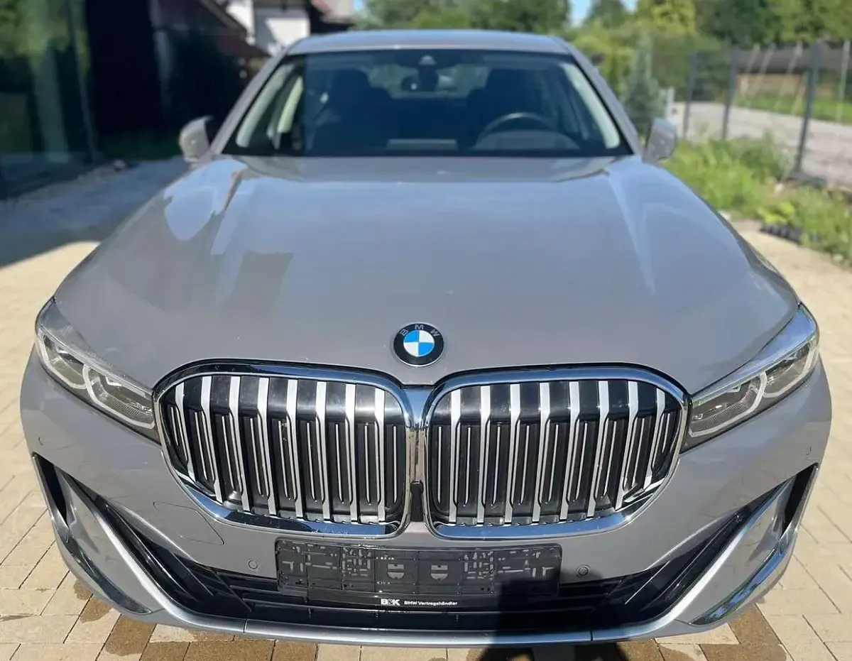 Gebraucht BMW 730 286 PS (210 kW) 2021 Berninagrau bernsteineffekt Limousine