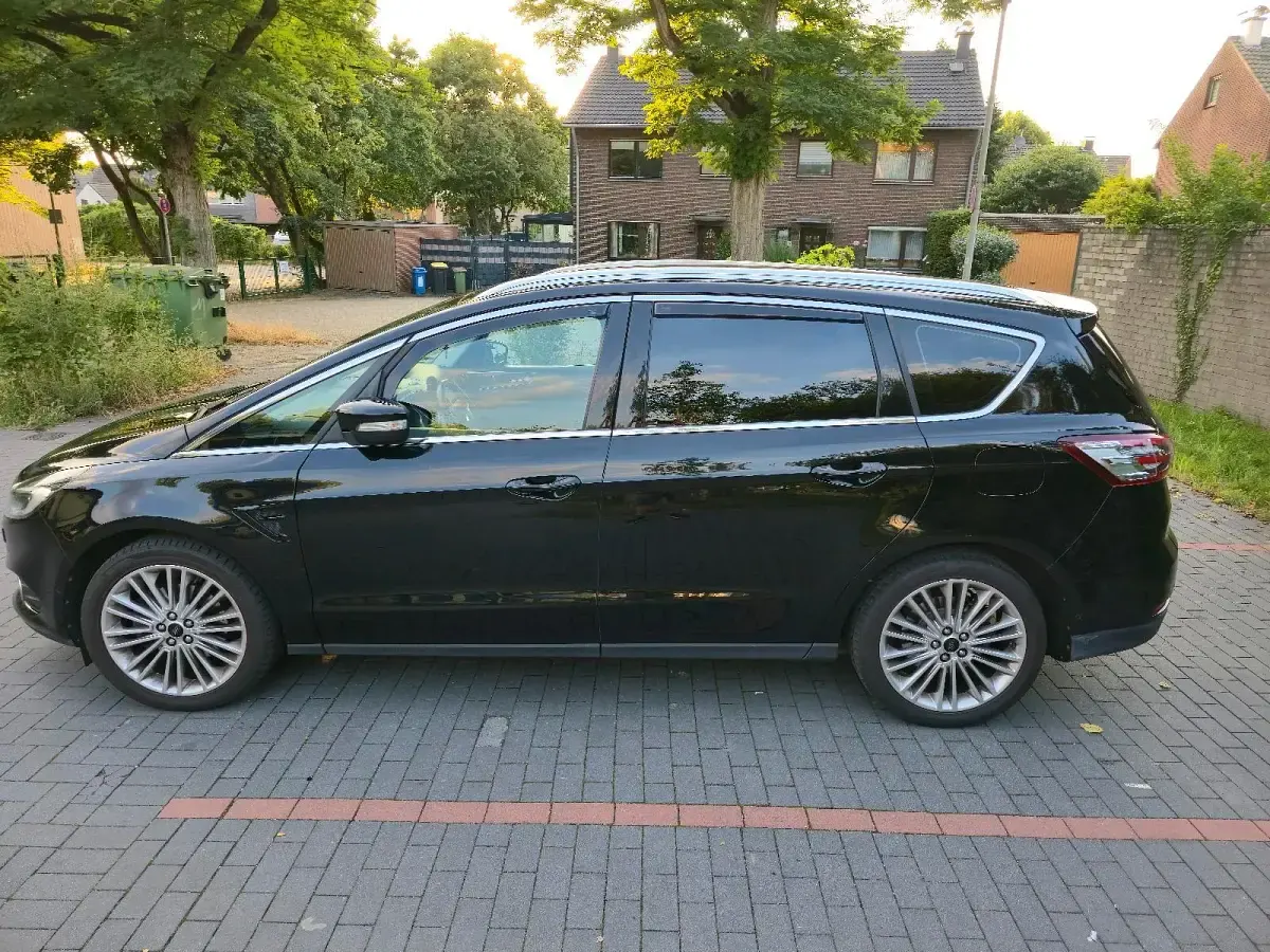 Używany Ford S-MAX Titanium 190 KM (139 kW) 2019 Czarny Minivan