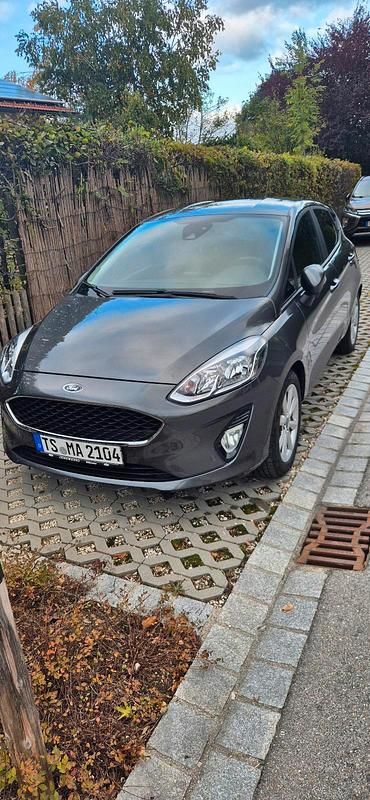 Gebraucht Ford Fiesta 101 PS (74 kW) 2018 Grau Kleinwagen