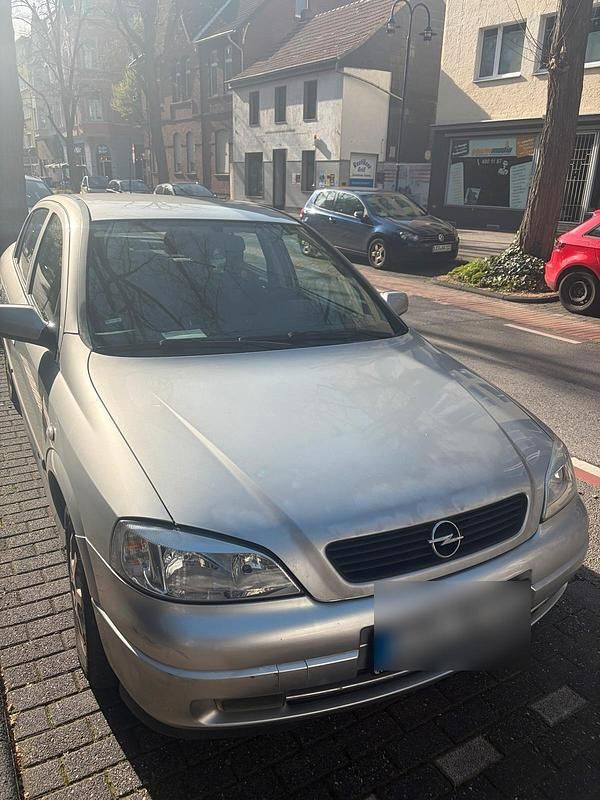 Gebraucht Opel Astra 101 PS (74 kW) 1999 Silber Limousine