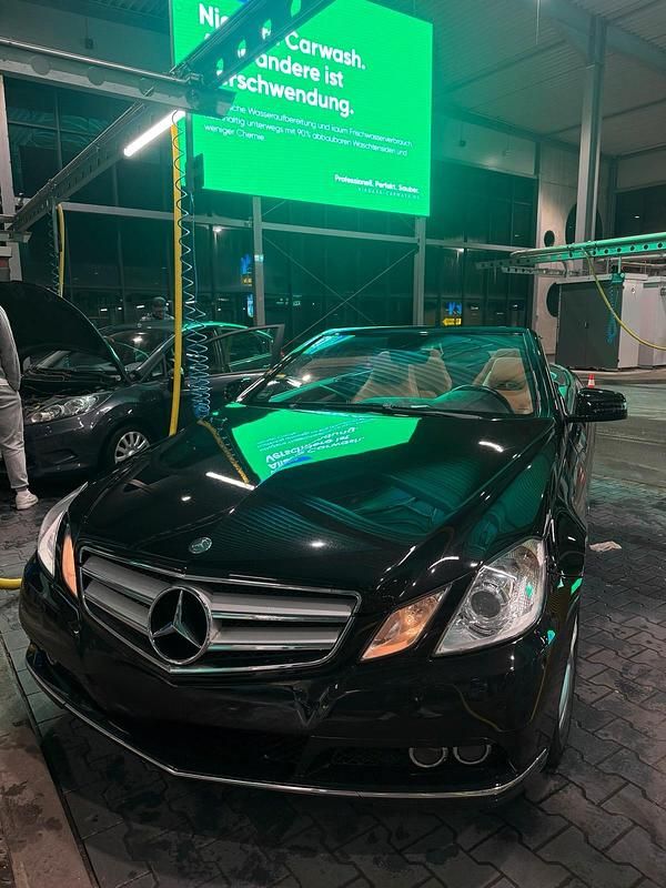 Gebraucht Mercedes E200 184 PS (135 kW) 2010 Schwarz Cabrio