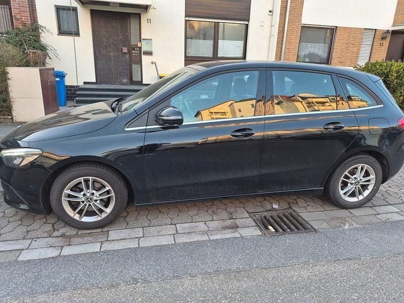 Gebraucht Mercedes B180 116 PS (85 kW) 2019 Schwarz Van / Kleinbus
