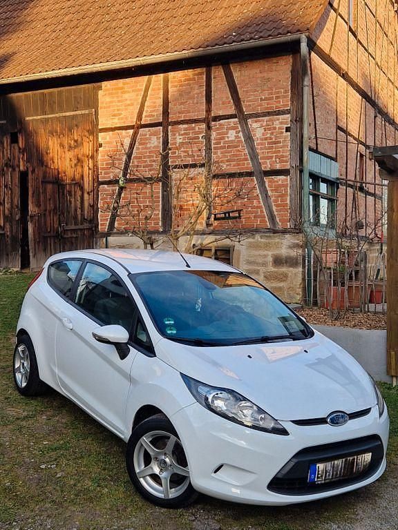 Gebraucht Ford Fiesta 97 PS (71 kW) 2009 Weiß Kleinwagen