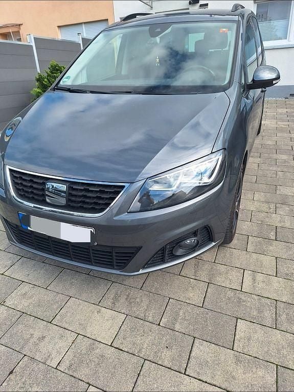 Grau Gebraucht 2020 Seat Alhambra Ecomotive Van / Kleinbus | 28.500 € (Fairer Preis) - Bild 1/4