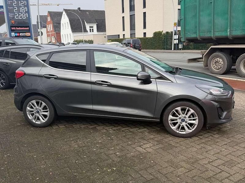Gebraucht Ford Fiesta Titanium 101 PS (74 kW) 2023 Magneticgrau (metallic) Kleinwagen