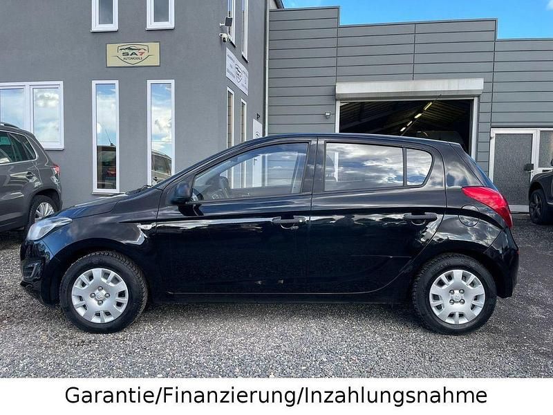 Gebraucht Hyundai i20 86 PS (63 kW) 2013 Schwarz Kleinwagen