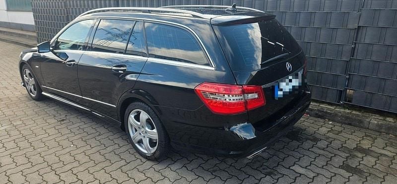 Gebraucht Mercedes E350 Avantgarde 265 PS (194 kW) 2011 Schwarz Kombi