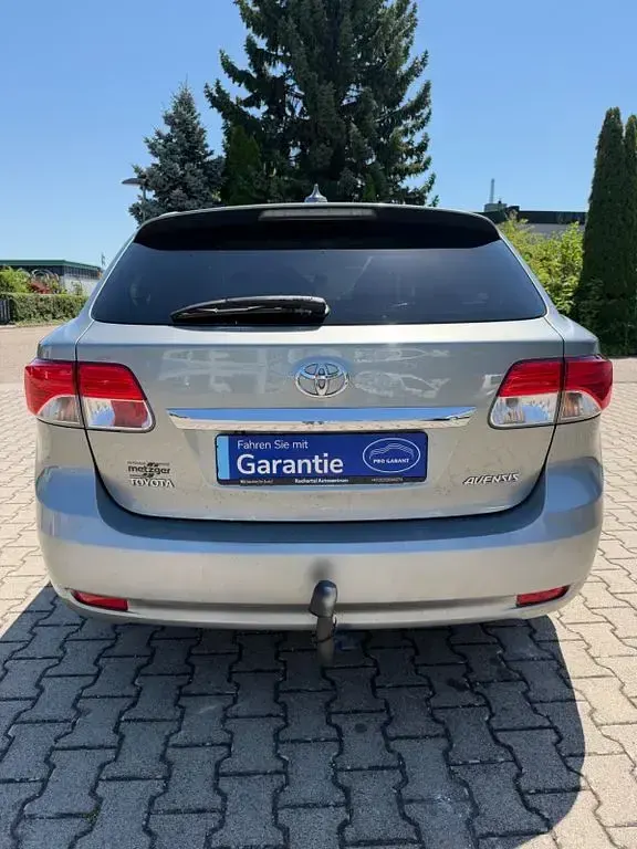 Gebraucht Toyota Avensis Executive 150 PS (110 kW) 2013 Grau Kombi