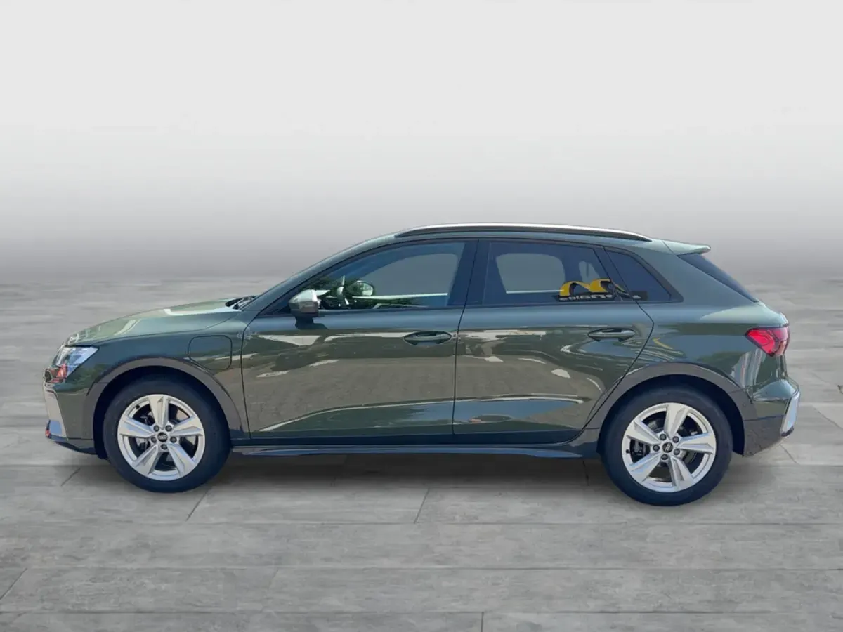 Gebraucht Audi A3 e-tron Ambiente 204 PS (150 kW) 2026 Distriktgrün metallic Kleinwagen
