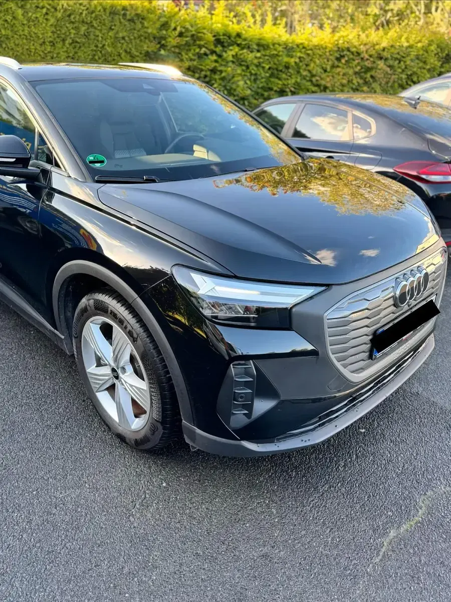 Używany Audi Q4 e-tron 125 kW (170 KM) 2022 Czarny SUV