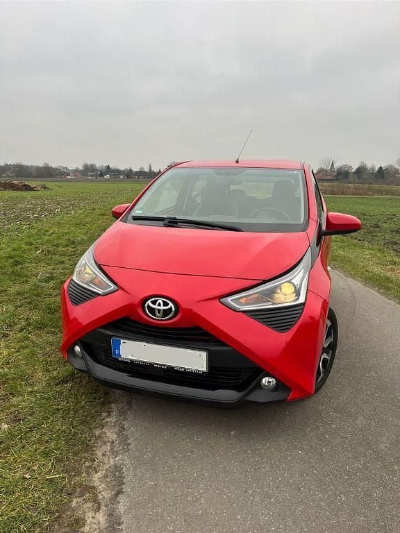 Rot Gebraucht 2018 Toyota Aygo Touch Kleinwagen | 6.100 € (Guter Preis) - Bild 1/4