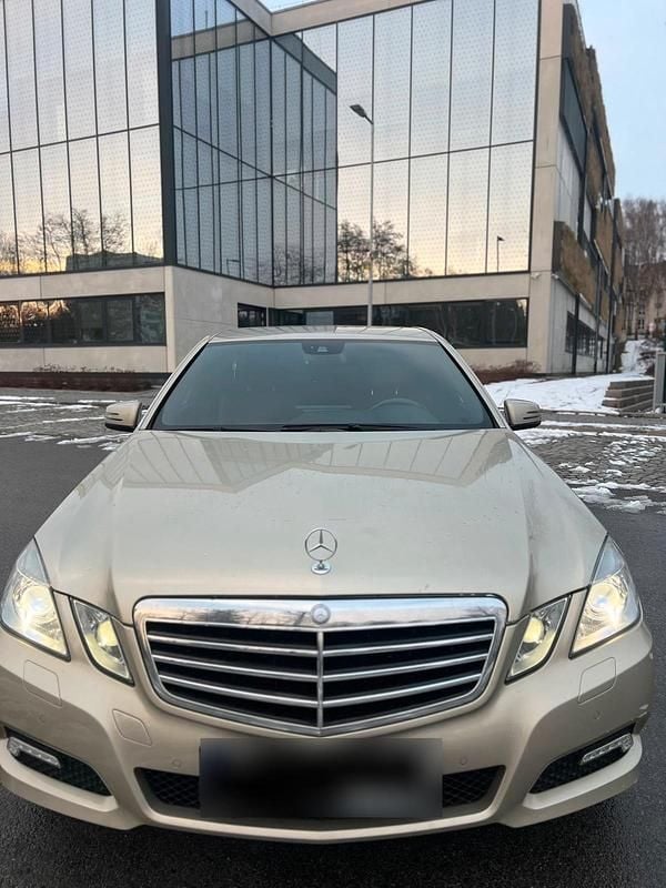 Gebraucht Mercedes E250 Avantgarde 204 PS (150 kW) 2009 Limousine