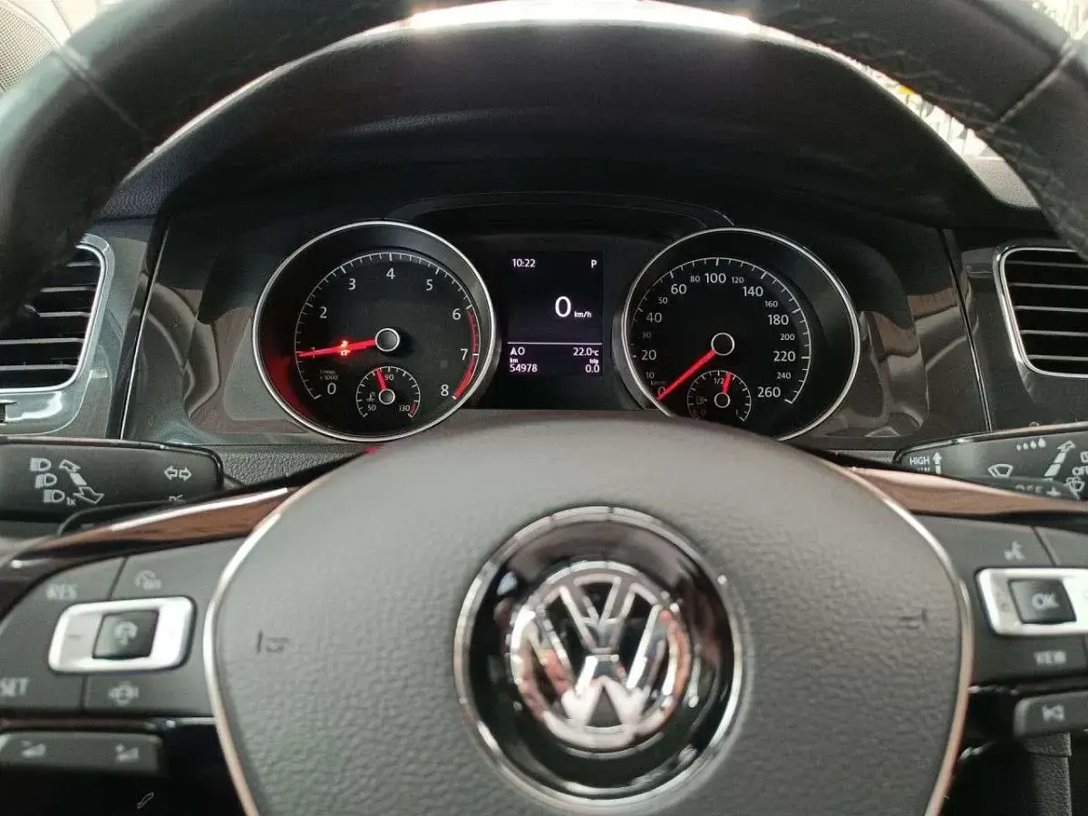 Gebraucht VW Golf VII Comfortline 150 PS (110 kW) 2020 Deep black perleffekt Kombi