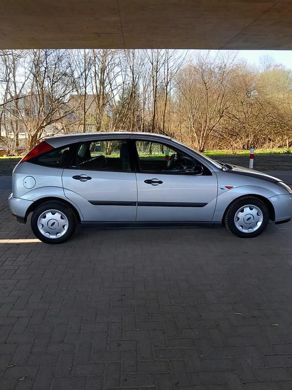 Gebraucht Ford Focus 75 PS (55 kW) 1999 Silber Kombi