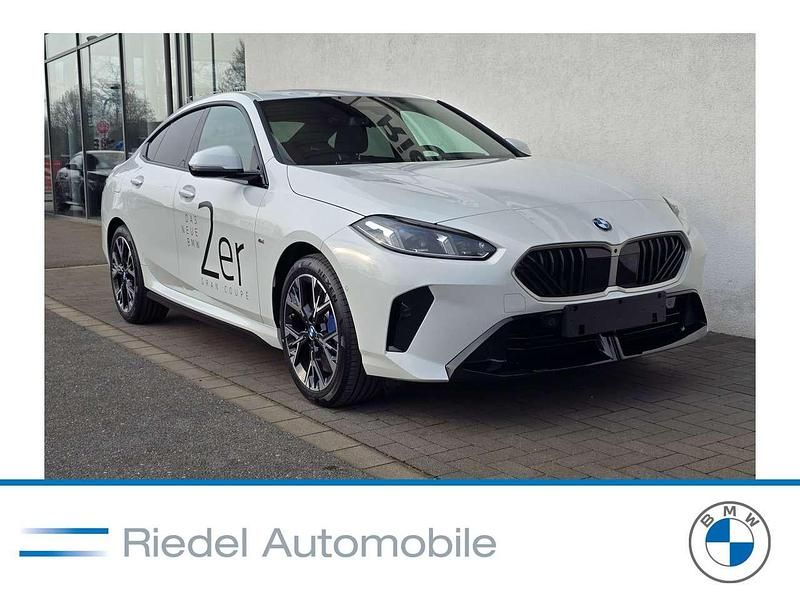 Alpinweiss 3 Gebraucht 2025 BMW 214 M Sport Coupé | 37.880 € - Bild 1/3