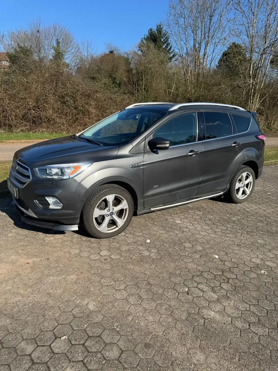 Gebraucht Ford Kuga 150 PS (110 kW) 2017 Grau SUV