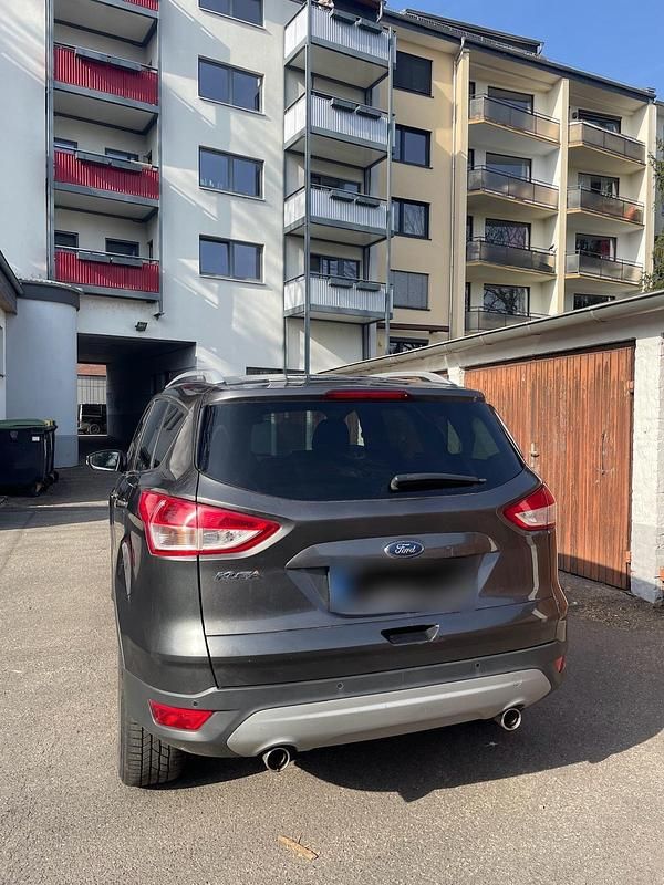 Gebraucht Ford Kuga Titanium 150 PS (110 kW) 2016 Grau SUV